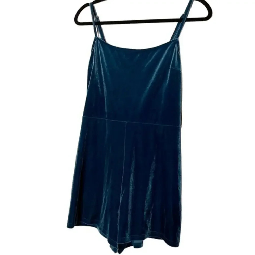 Urban Outfitters Turquoise Velour Camisole Size‎ Large (L)